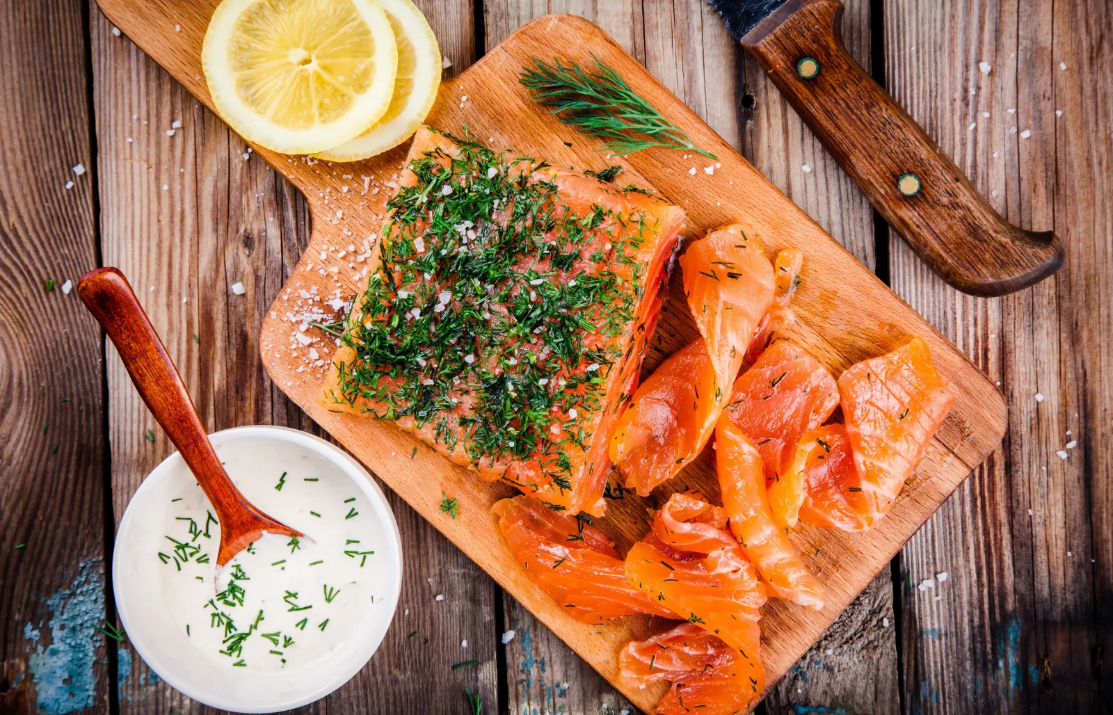 Graavilohi er en fiskedelikatesse, uden hvilken jeg ikke kan forestille mig et nytårsbord. Det er nemt at forberede, det vigtigste er at købe god laks