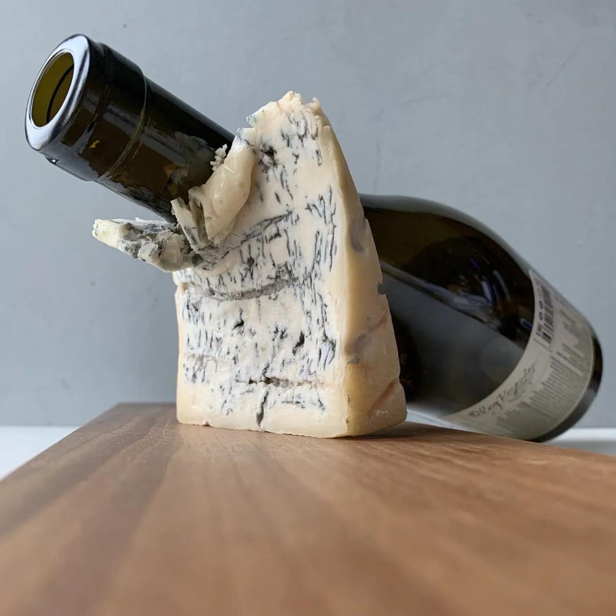 Hvordan skelner man Roquefort fra Gorgonzola? Hvordan afslører man smagen af ​​blåskimmelost? Se efter svar i artiklen.