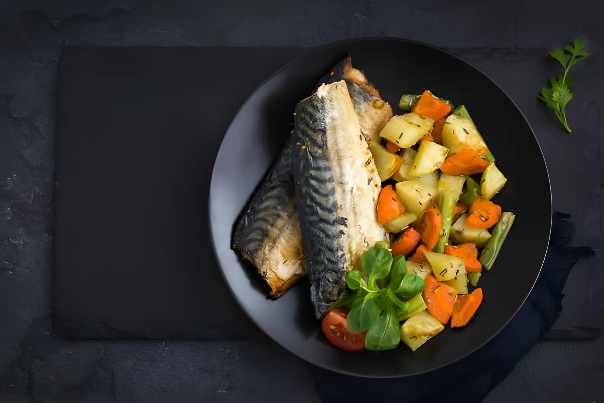 Makrel er lækkert. Fisken smelter i munden, selv knoglerne. Denne makrelopskrift er bedre end makrel på dåse