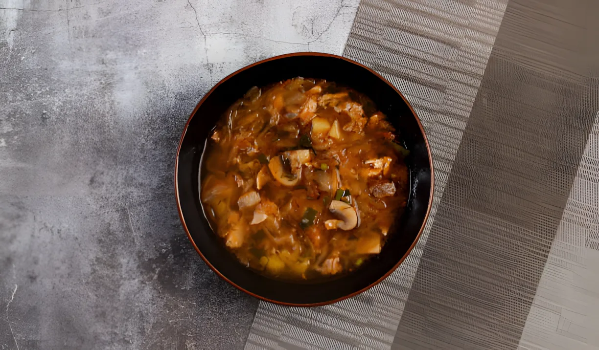 Mere lækkert end kød - mager sauerkrautsuppe med svampe. Du kan ikke slæbe din familie væk fra sådanne velsmagende supper