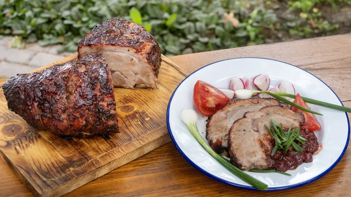 Nu glemmer du alt om kebab. For svinenakke med kirsebær er hundrede gange mere lækker