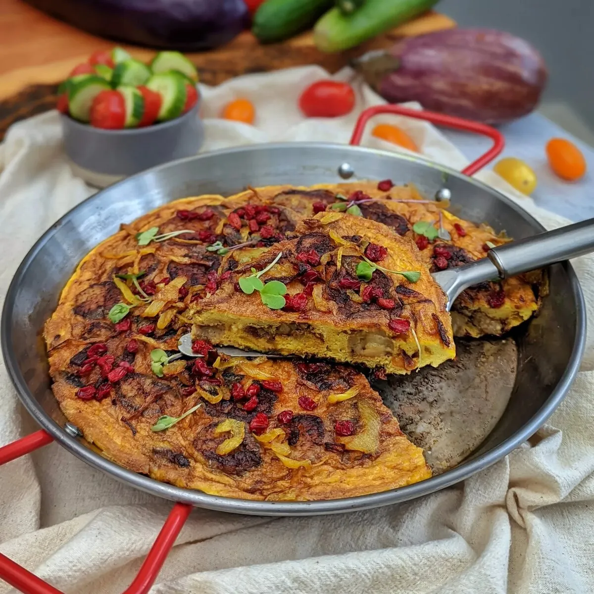 Opskrift på Kuku Bademjan, en iransk omelet med auberginer