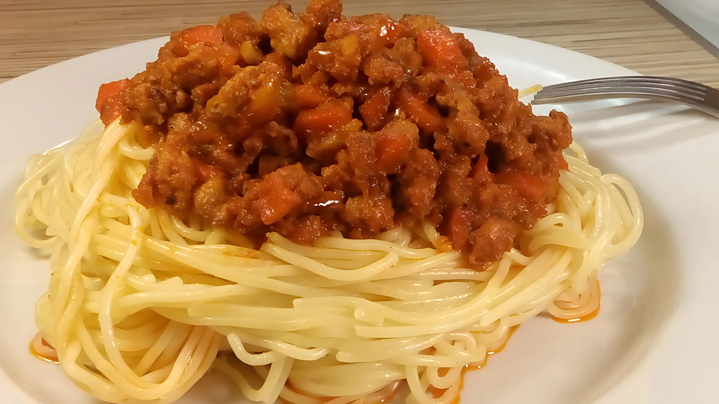 Sådan laver jeg spaghetti med hakket kød: alles yndlingsopskrift (lækker aftensmad til hele familien)