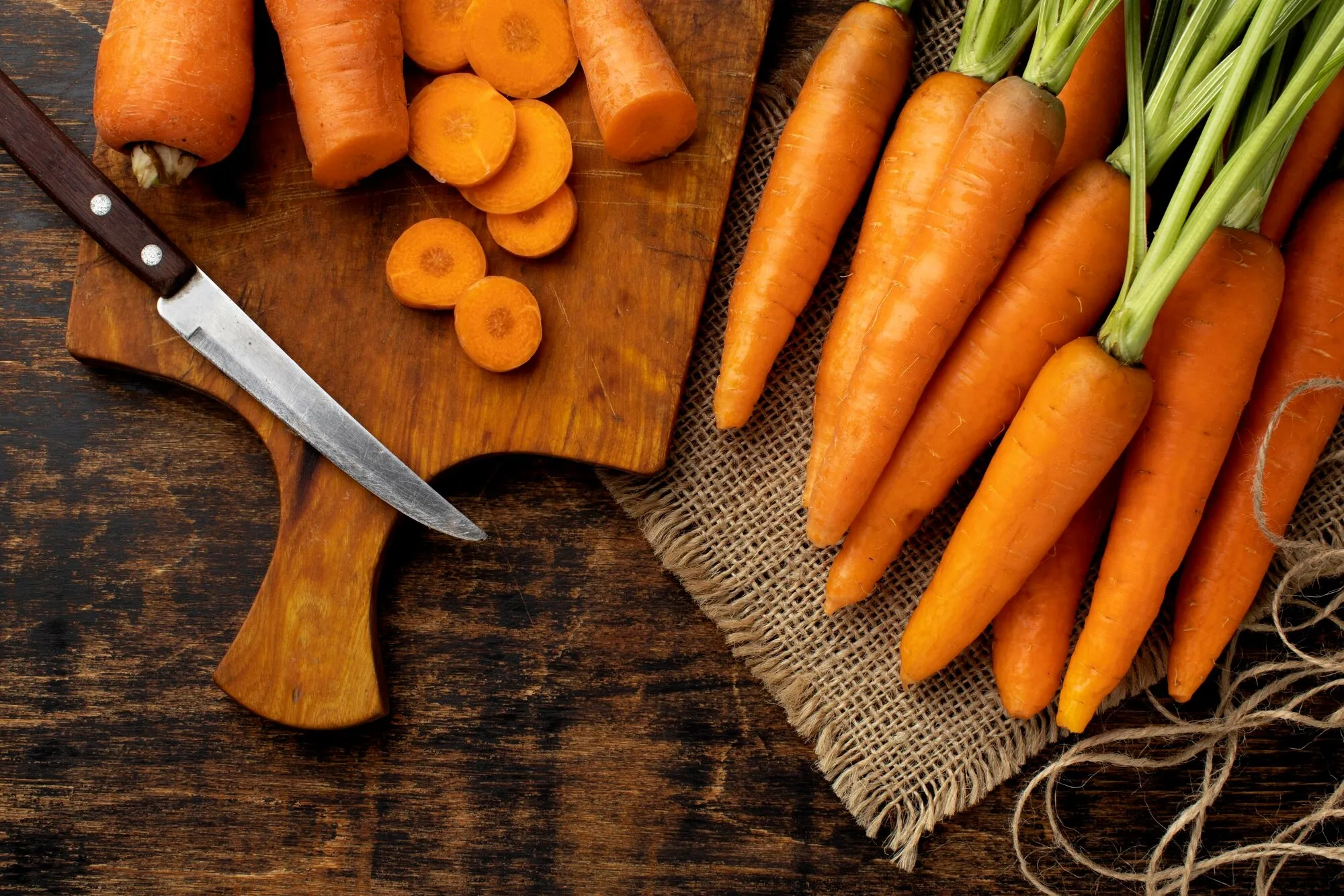 Stop med at lave gulerødder til salater, der er en meget lettere og smagere måde: en ven af kokken viste, hvordan de laver gulerødder i deres restaurant