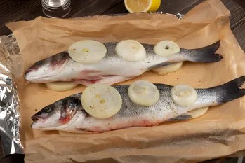 "Hurtigspisende" fisk under en marinade, jeg laver den af og til og uden, den bliver saftig mør, en mulighed, når du vil sætte lækker på bordet