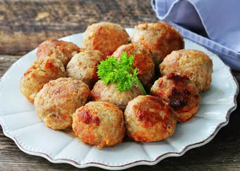 Juicy Chicken Meatballs - økonomiske, velsmagende og nemme at lave