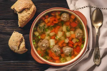 Min yndlingsopskrift på kødbollesuppe: hurtig og nem at tilberede (meget velsmagende, alle vil bede om mere)