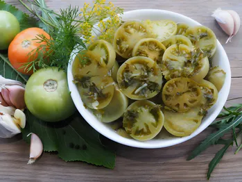 Sauerkraut green tomatoes - ingen fest uden dem, man kan ikke købe dem i butikken. Om vinteren roser jeg mig selv for at have lavet dem