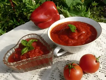 Tomatsaft til vinteren - en opskrift på den enkleste og mest nødvendige tilberedning fra min mor i køkkenet