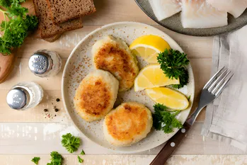 Utroligt velsmagende kartoffelkoteletter med appetitligt fyld! Møre, enkle og usædvanlige!