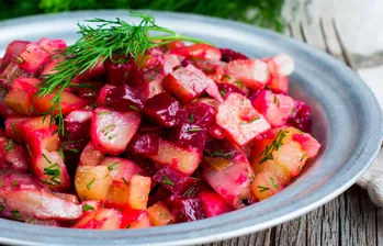 Vinaigrette med sild er et glimrende alternativ til dem, der ikke kan lide mayonnaise, men elsker "sild under en pels"